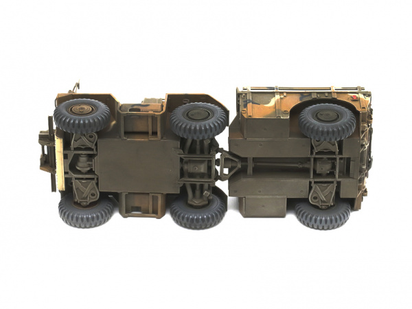 35330 Американский автомобиль 6x6 M561 Gamma Goat с фигурой водителя (1:35)