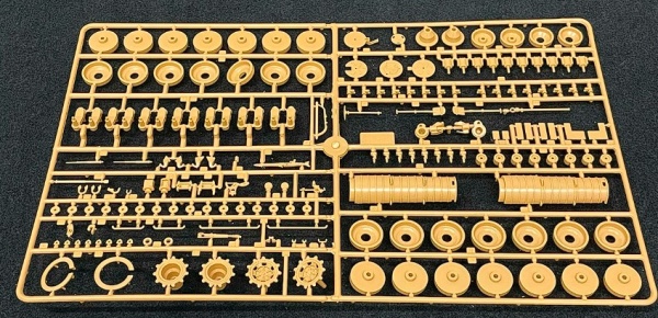 3703 Немецкий основной танк "Леопард" 2А4 3703 Немецкий основной танк "Леопард" 2А4