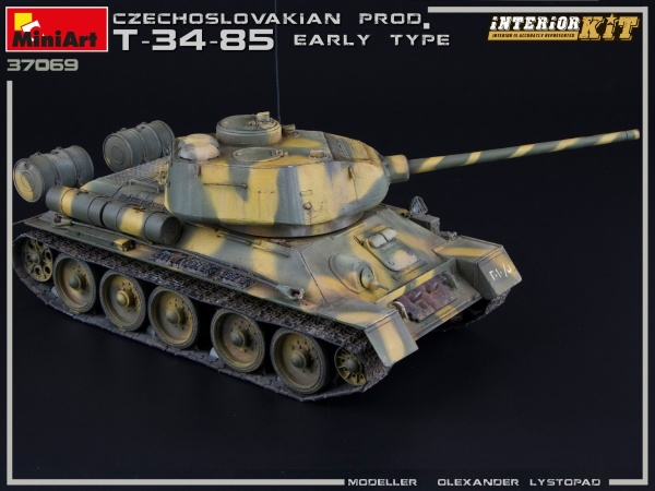 MA37069 Танк Т-34/85 чехословацкого производства с интерьером. Ранний тип