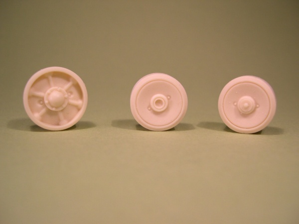 F059 Plain Dished Sherman Wheels with Idlers and Spare