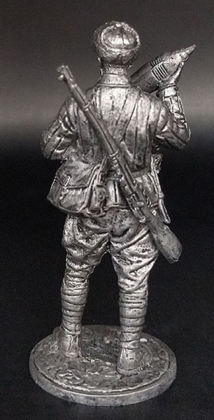 WW2-67 Красноармеец-мин. с миной к 120-мм плк. миномёту, 1941-43гг. СССР