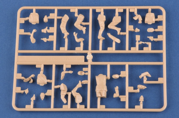 84409 German Tropical Panzer Crew 1/35