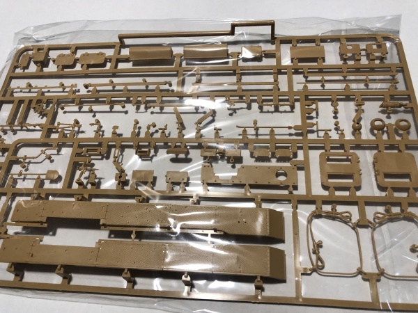 RM-5069 StuG. III Ausf. G Early Production with workable track links