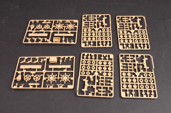 Т01573 1/35 Советский тягач "Ворошиловец"