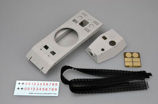 Т00384 1/35 German Entwicklungsfahrzeug E 100 Super Heavy Tank
