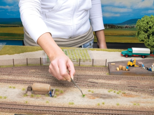 07042 Пучки травы Grass Tufts XL“blooming” red, 42 pieces, 9