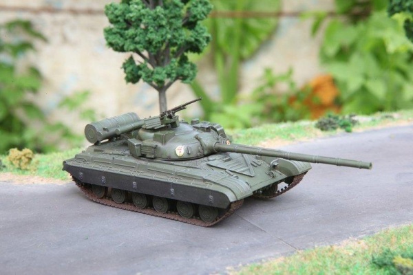 AS72018 1/72 Советский основной боевой танк Тип-(64)В