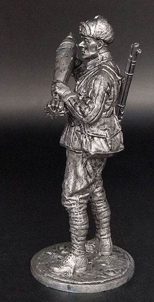 WW2-67 Красноармеец-мин. с миной к 120-мм плк. миномёту, 1941-43гг. СССР