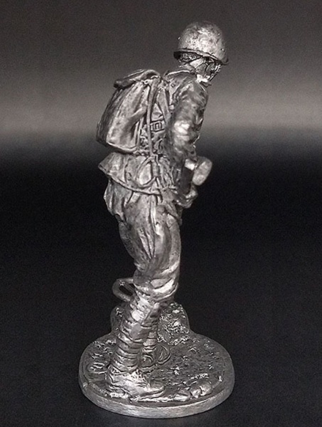 WW2-58 Ряд. сапёрных частей Красной Армии с миноискателем, 1943-45 гг. СССР