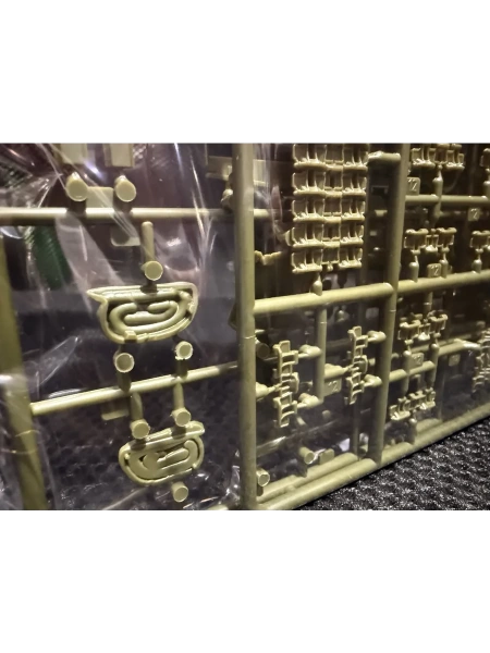 3708 Советский тяжелый танк ИС-2 УЗТМ обр. 1944г. 1/35