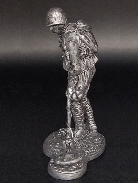 WW2-58 Ряд. сапёрных частей Красной Армии с миноискателем, 1943-45 гг. СССР