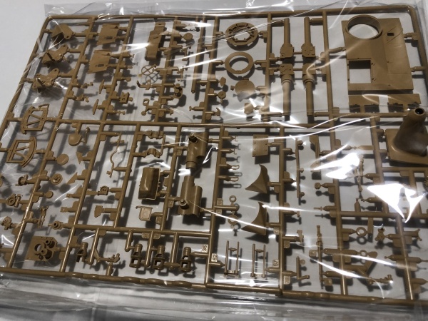 RM-5069 StuG. III Ausf. G Early Production with workable track links