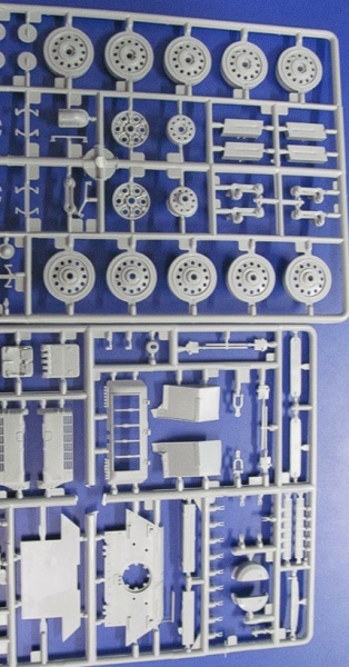 EE35146 1/35 Т-34/85 Средний танк