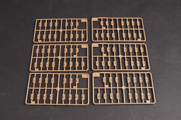 Т01573 1/35 Советский тягач "Ворошиловец"