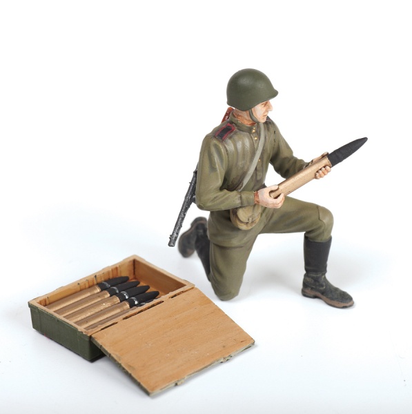 3671 Советская 76-мм противотанковая пушка ЗИС-3 с расчетом 3671 Советская 76-мм противотанковая пушка ЗИС-3 с расчетом