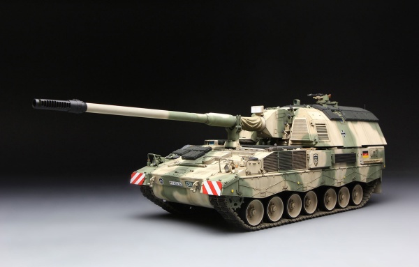 TS-019 1/35 GERMAN PANZERHAUBITZE 2000 SELF-PROPELLED HOWITZER w/ADD-ON ARMOR