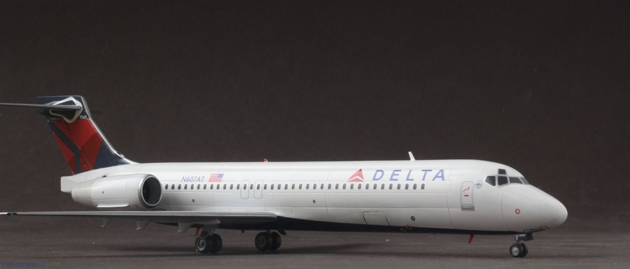 EE144124 Авиалайнер 717 Delta