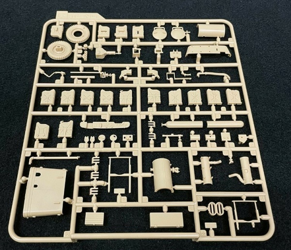 VS-012 1/35 MB Military Vehicle WASP Flamethrower