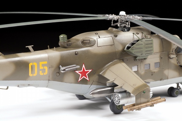4823 Российский ударный вертолет "М-И-24 В/ВП" 1/48