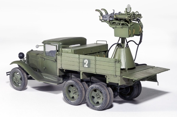 MA35177 1/35 Грузовой автомобиль ГАЗ-ААА со счетверенным пулеметом Максим М4