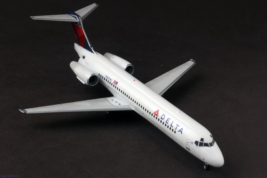 EE144124 Авиалайнер 717 Delta