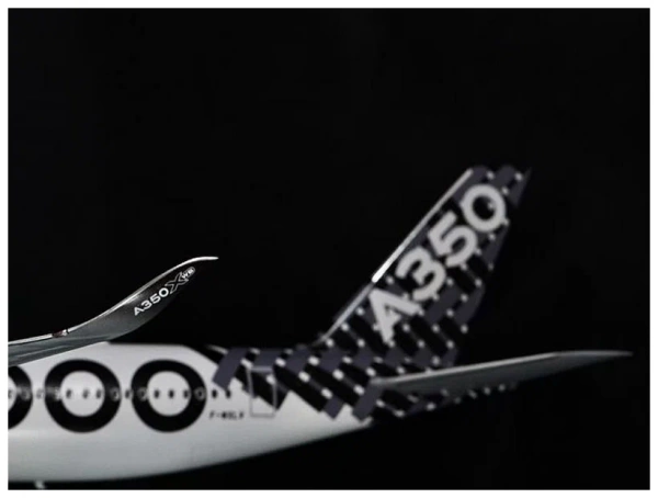 7020 1/144 Пассажирский авиалайнер Аэробус А-350-1000 / 7020 Star