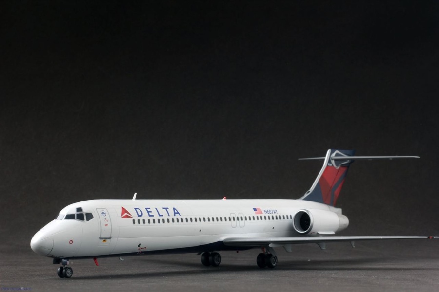 EE144124 Авиалайнер 717 Delta