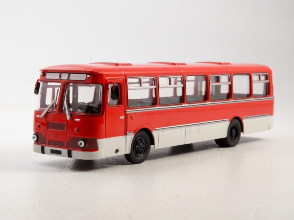 900353 Ликинский автобус-677М (красно-белый) 900353 Ликинский автобус-677М (красно-белый)