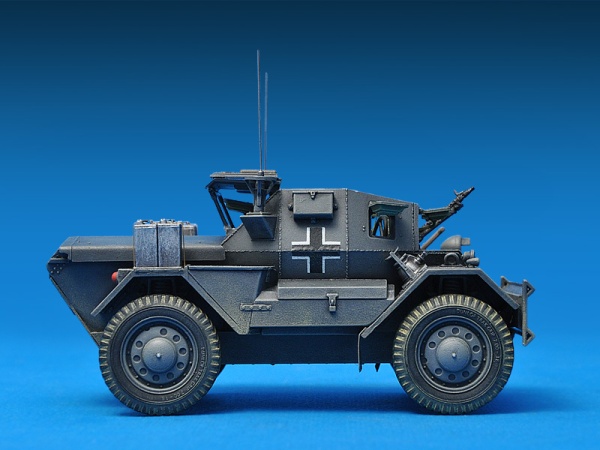 MA35074 1/35 Динго Мк II с экипажем ( Pz.Kmpf.Mk 1 202(e)