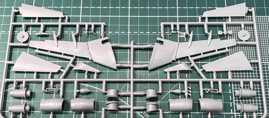 EE144129_4 Авиалайнер 737-300  Frontier