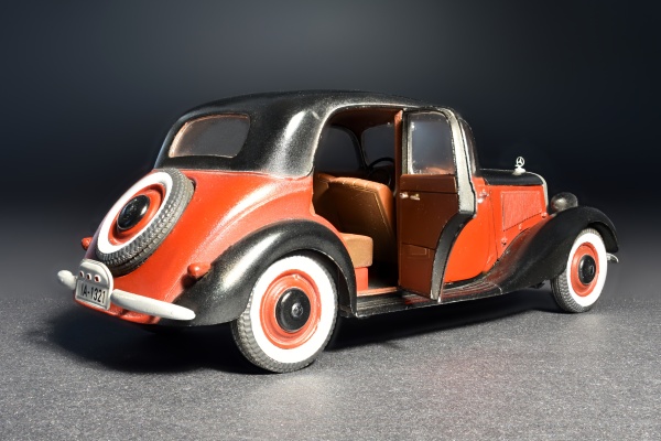 MA38008 1/35 Немецкий автомобиль Тип170В 4х дверный Седан