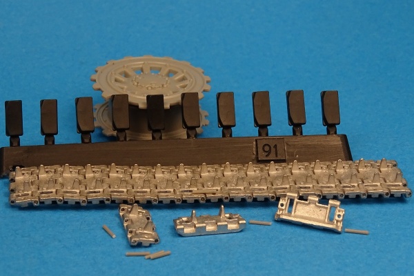MTL-35091 1/35 Tracks for AMX13 with rubber pads