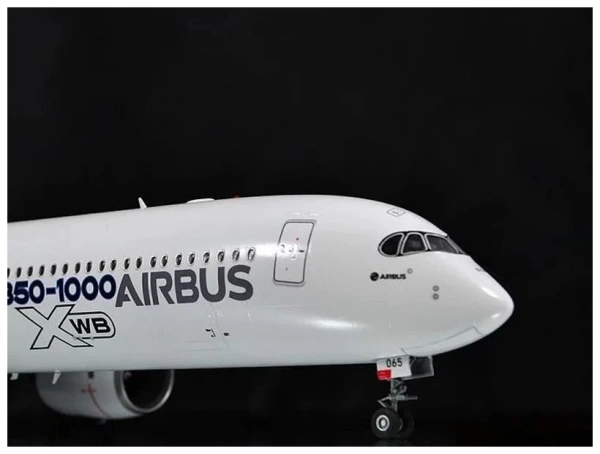 7020 1/144 Пассажирский авиалайнер Аэробус А-350-1000 / 7020 Star