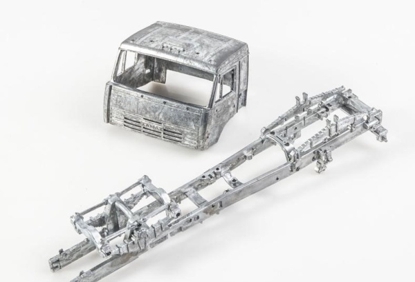 1690AVD КАМАZ-65225 седельный тягач,