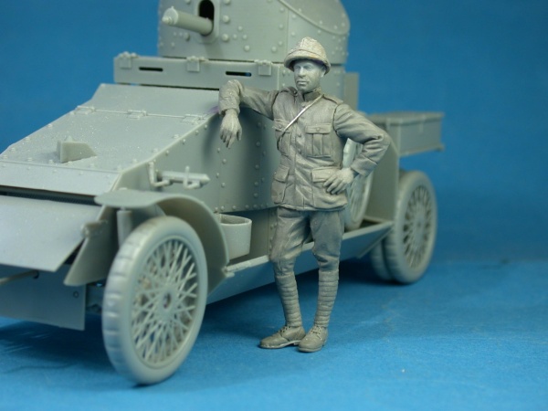 F35-011 Belgian Armoured car crewman