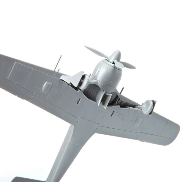 7304 Немецкий истребитель Фокке-Вульф FW-190A4