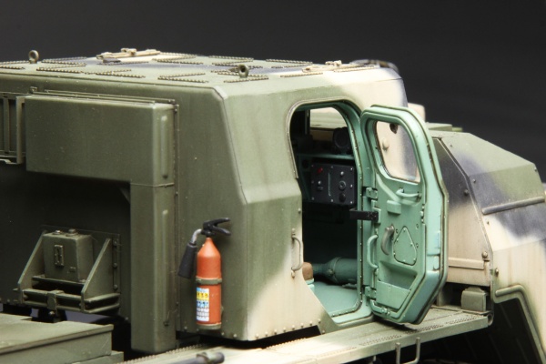 SS-009 1/35 RUSSIAN LONG-RANGE ROCKET LAUNCHER 9A52-2 SMERCH