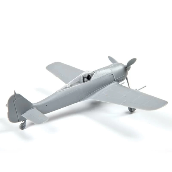 7304 Немецкий истребитель Фокке-Вульф FW-190A4