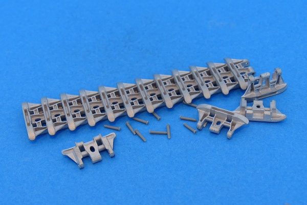 MTL-35084 1/35 Tracks for Churchill late