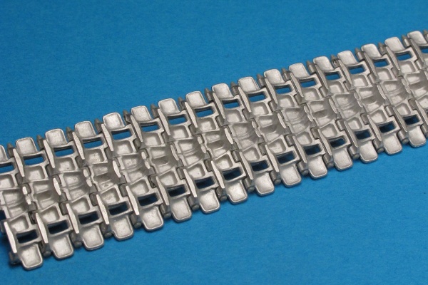 MTL-35025 1/35 Tracks for KV-1 halves