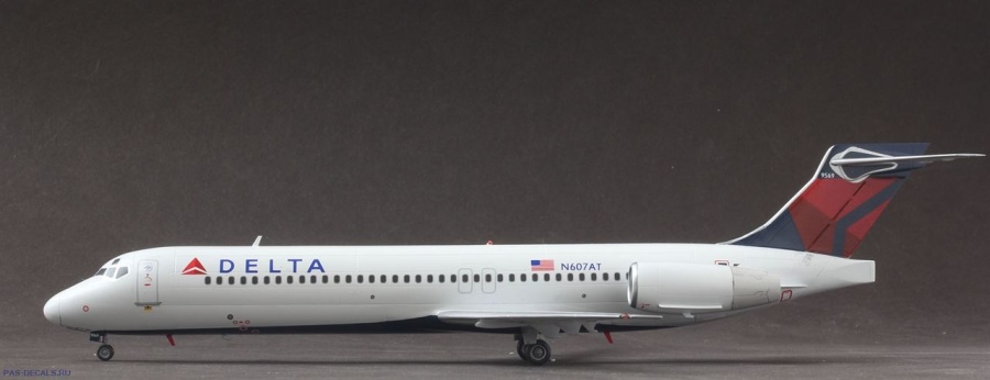 EE144124 Авиалайнер 717 Delta