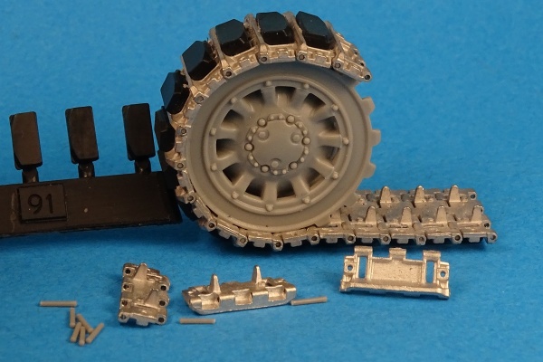 MTL-35091 1/35 Tracks for AMX13 with rubber pads