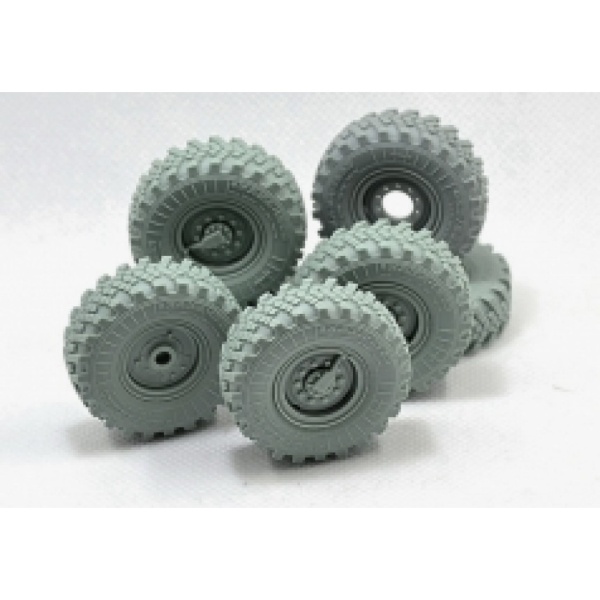 B35130 Набор колес "Кама-1260" для автомобиля Камаз-4310 (6шт + запаска)