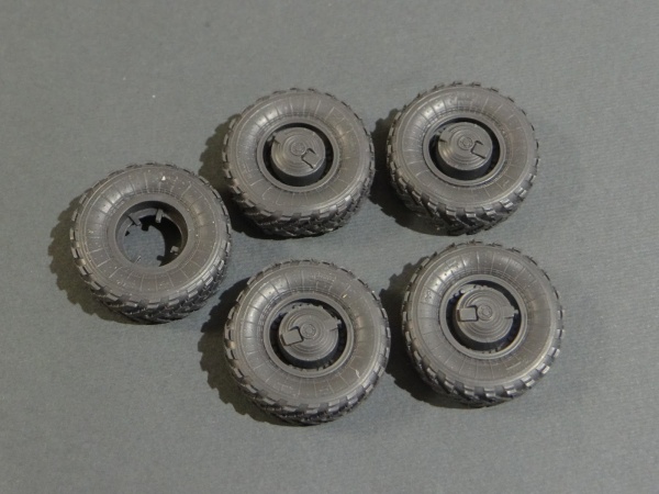 SPS-035 1/35 RUSSIAN GAZ 233115 “TIGER-M” SPN SPV SAGGED WHEEL SET (RESIN)