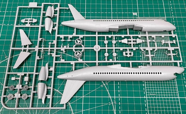 7009П Пасс. авиалайнер "Суперджет 100"