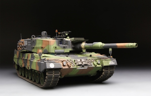 TS-016 1/35 GERMAN MAIN BATTLE TANK LEOPARD 2 A4
