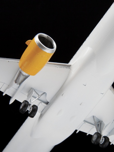 7040 Пассажирский авиалайнер Аэробус А321 сео