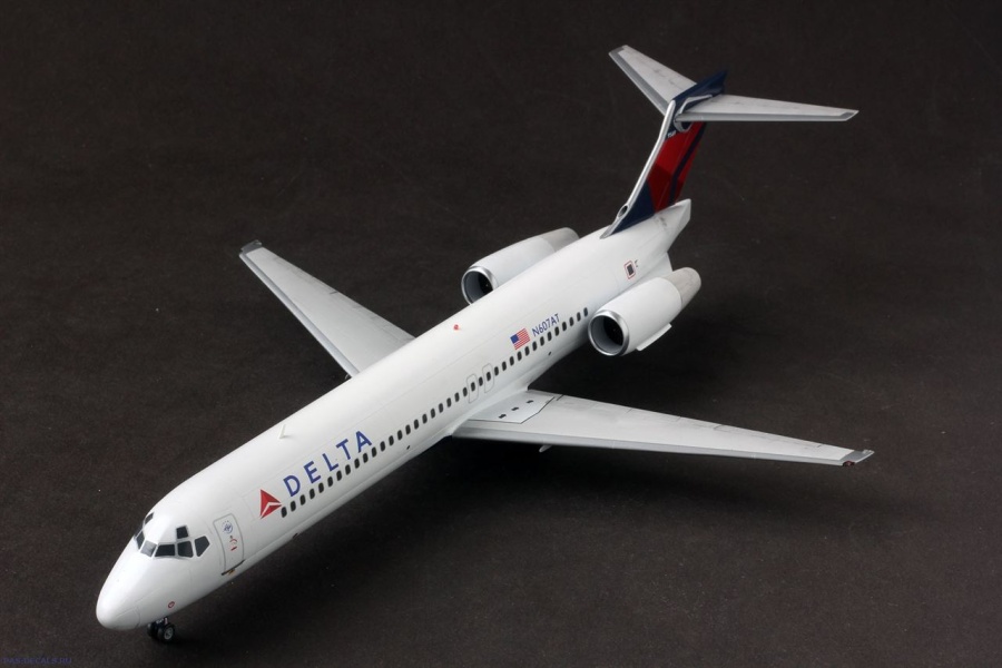 EE144124 Авиалайнер 717 Delta