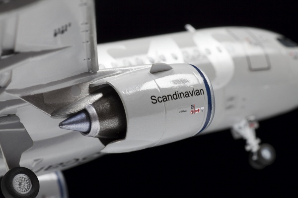 7037 Пассажирский авиалайнер Аэробус А320neo