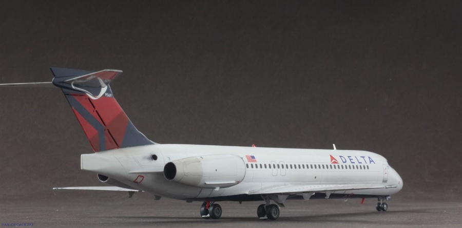 EE144124 Авиалайнер 717 Delta